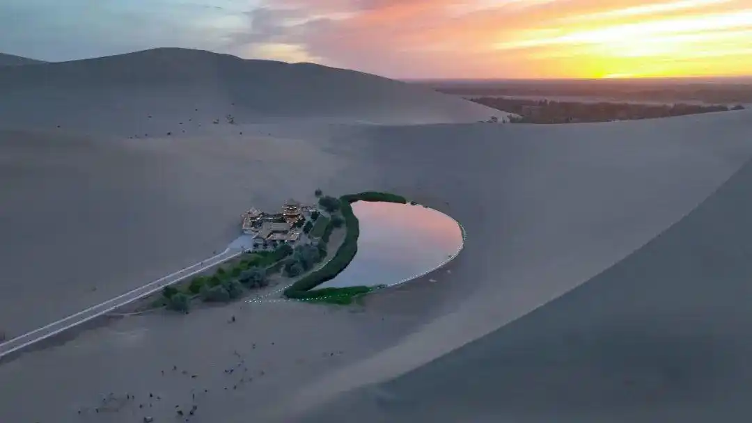 月牙泉“胖”了