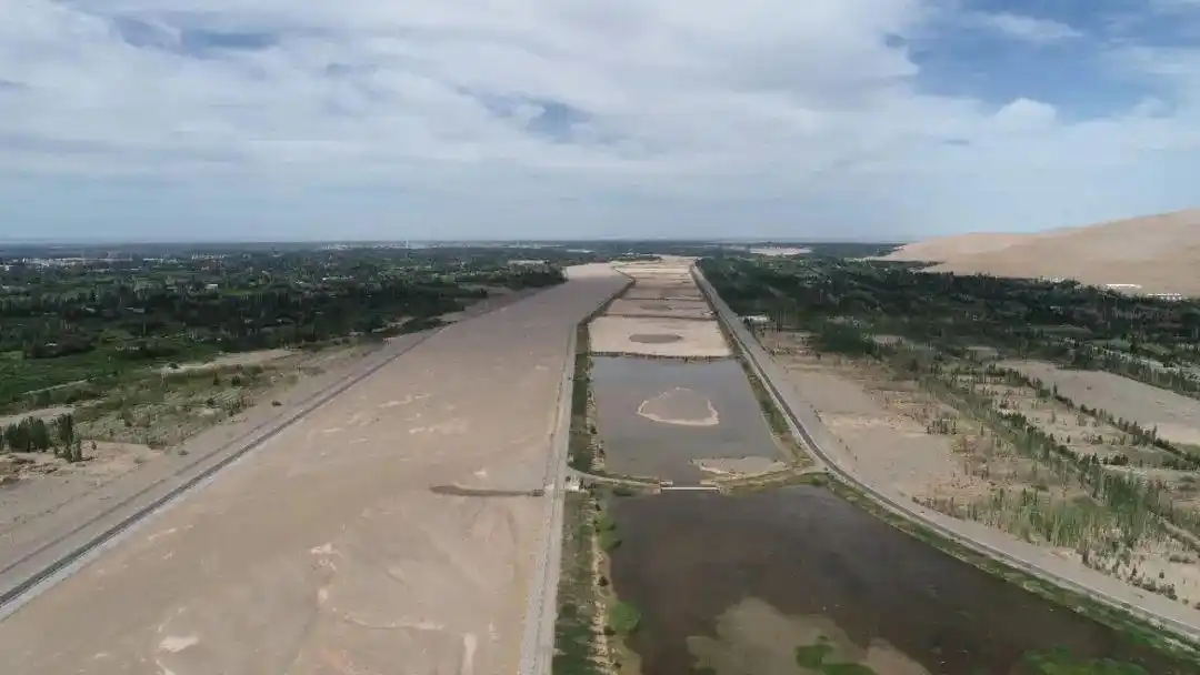 月牙泉“胖”了