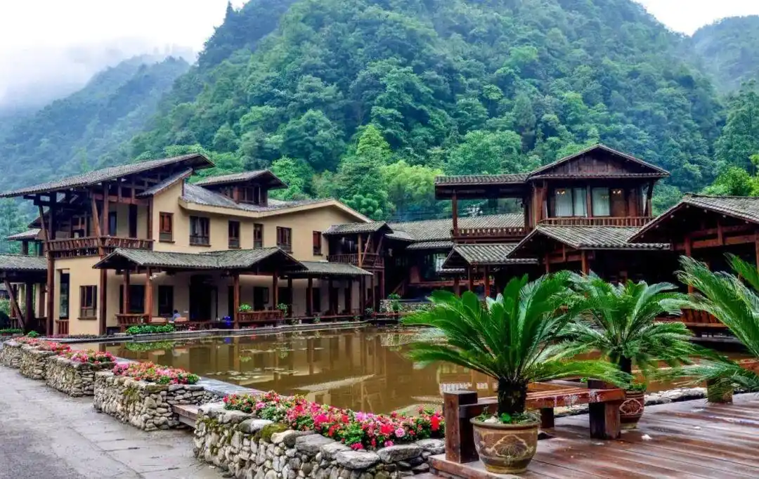 有客宿宿丨按头安利，十二背后这两家民宿，让我想原地退休！