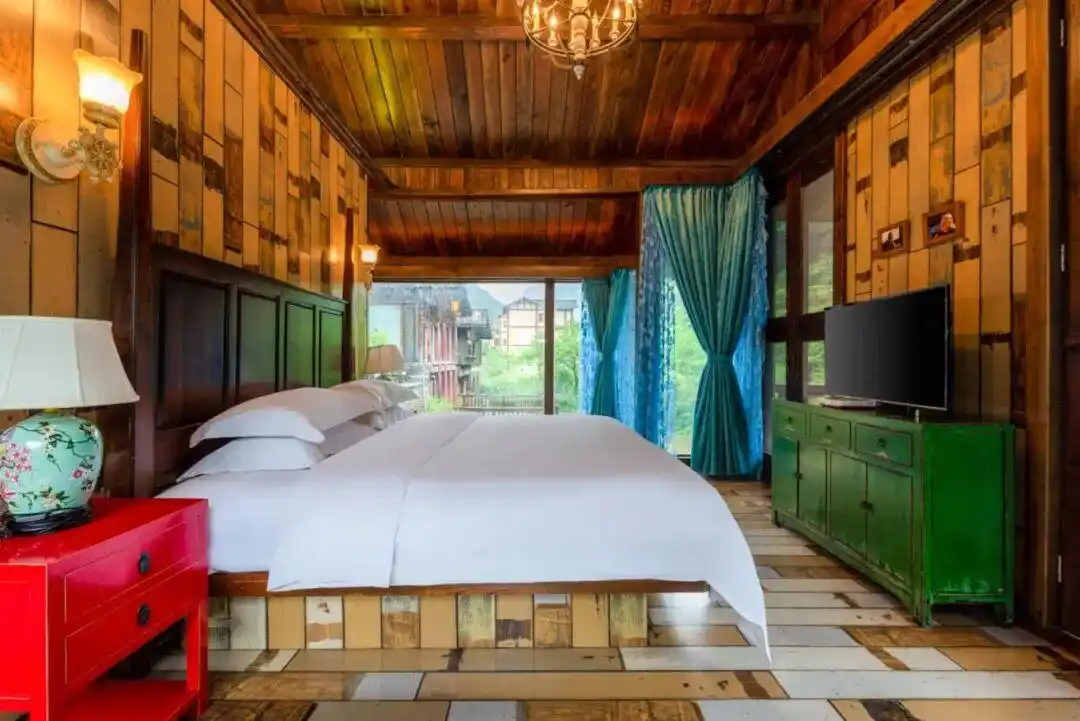 有客宿宿丨按头安利，十二背后这两家民宿，让我想原地退休！
