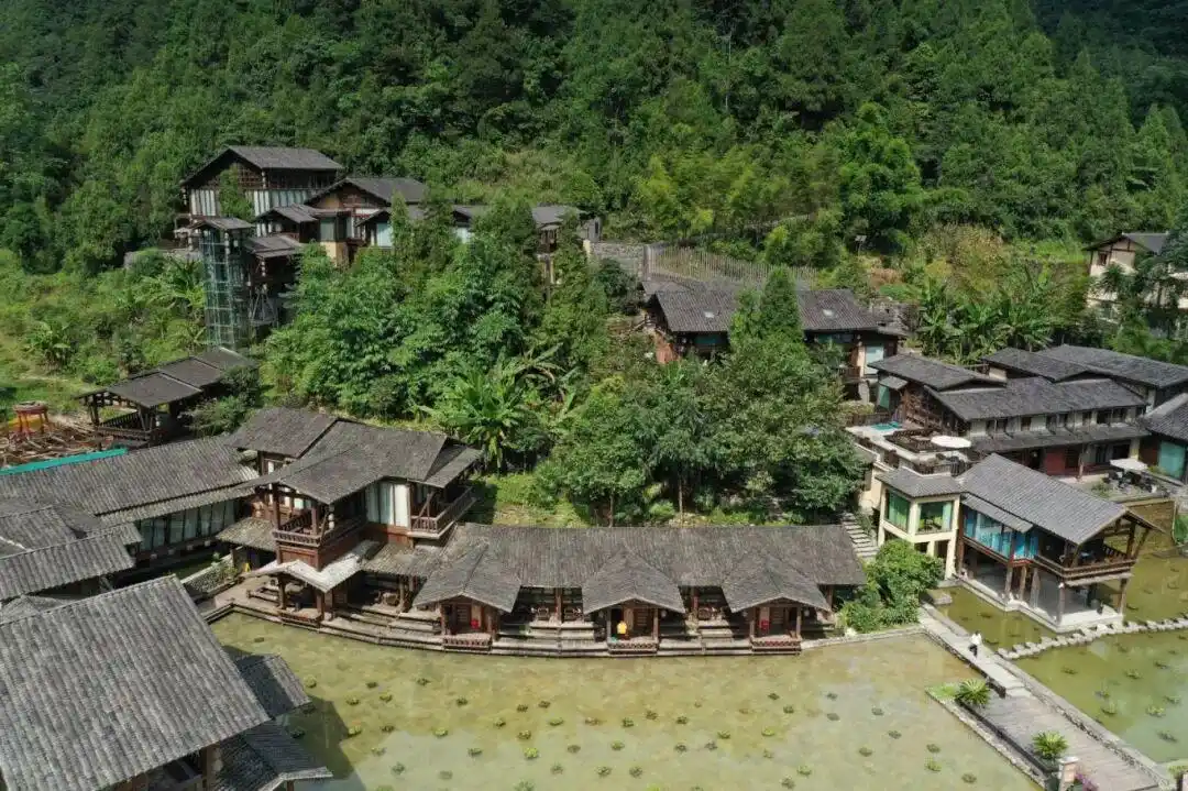 有客宿宿丨按头安利，十二背后这两家民宿，让我想原地退休！