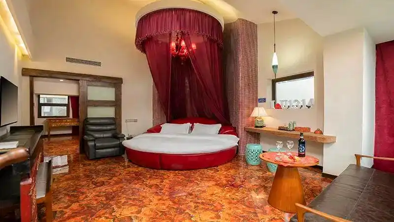 有客宿宿丨按头安利，十二背后这两家民宿，让我想原地退休！