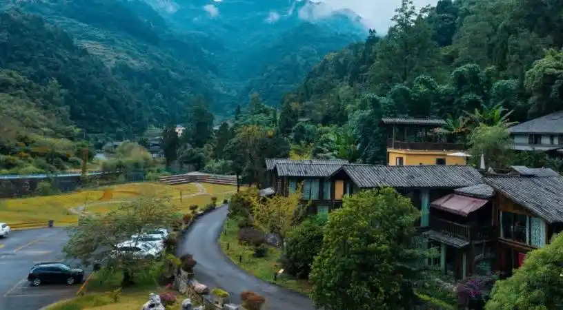 有客宿宿丨按头安利，十二背后这两家民宿，让我想原地退休！
