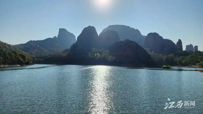 “客”来文气盛 名山多胜游