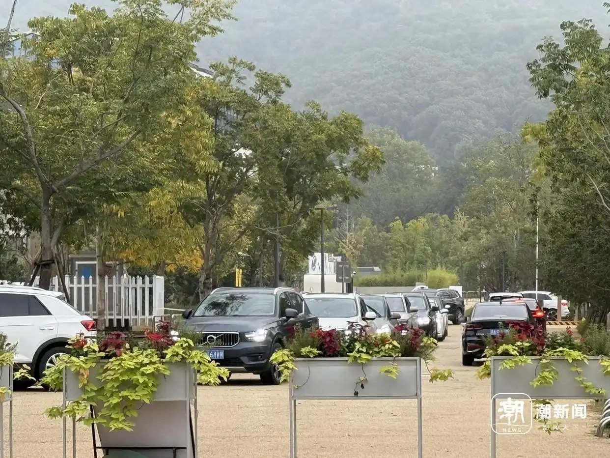 雨天挡不住溜娃热！杭州半山游乐园开门即热闹，3-8元亲民价引全家打卡