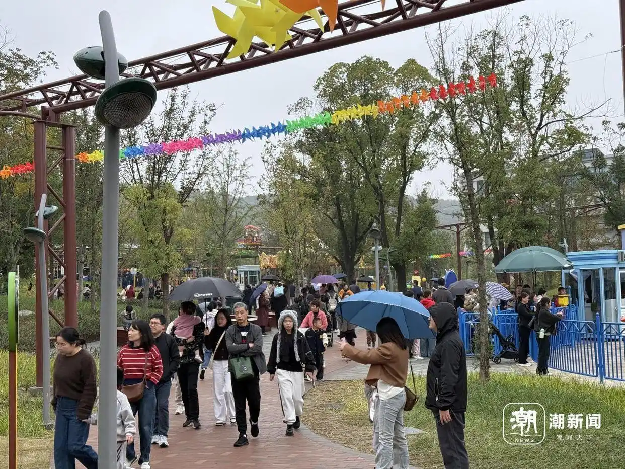 雨天挡不住溜娃热！杭州半山游乐园开门即热闹，3-8元亲民价引全家打卡