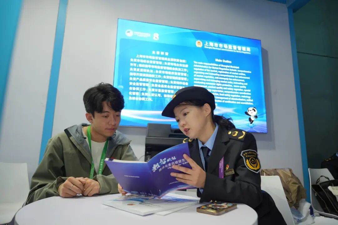 进博巾帼  护航绽芳华