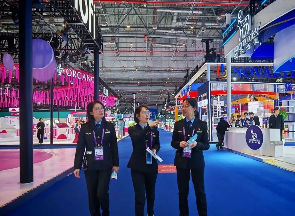 进博巾帼  护航绽芳华