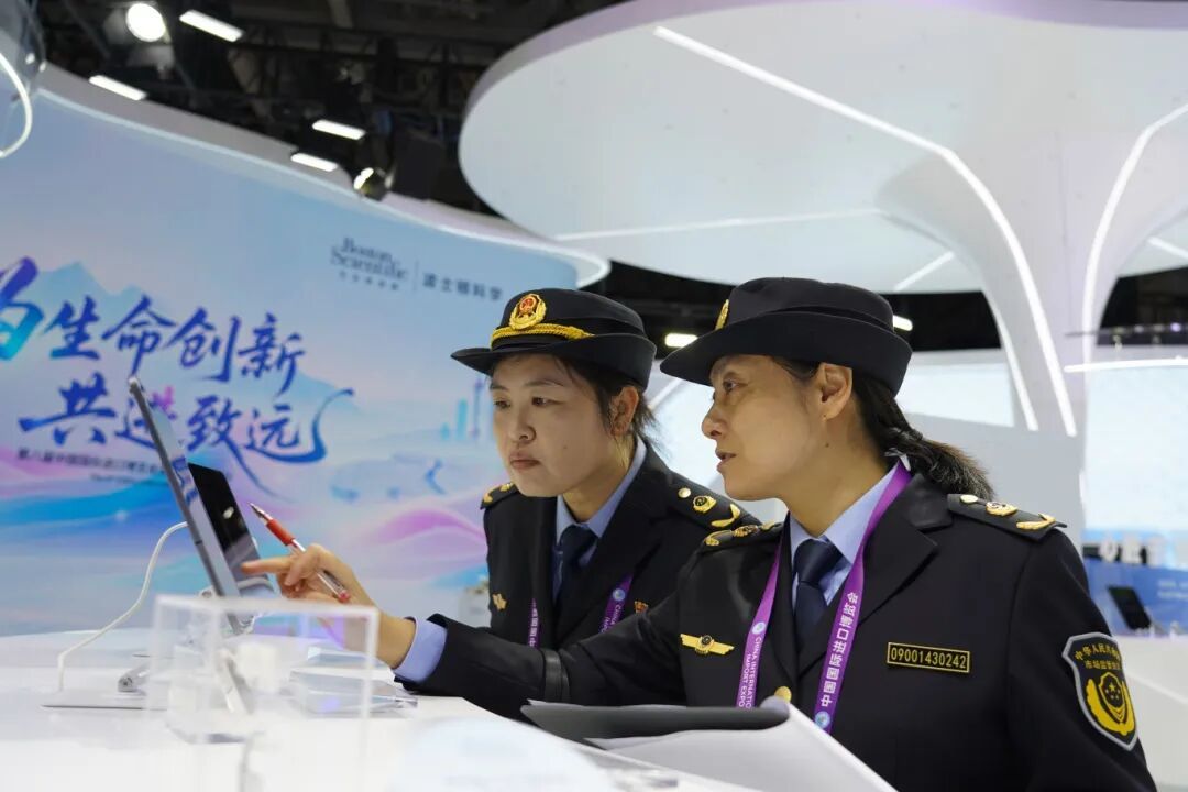 进博巾帼  护航绽芳华