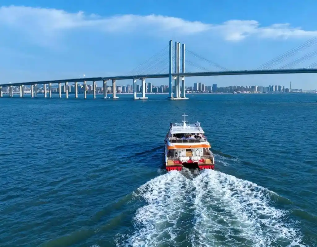 青岛海上旅游年度客流量突破400万，稳居全国前三