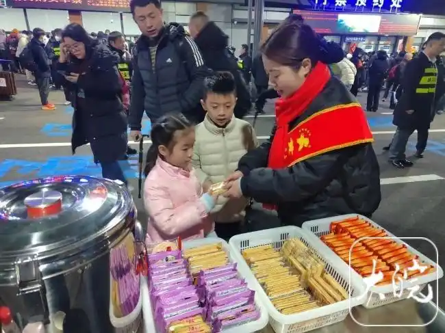 正月初三，黄山风景区接待游客29620人