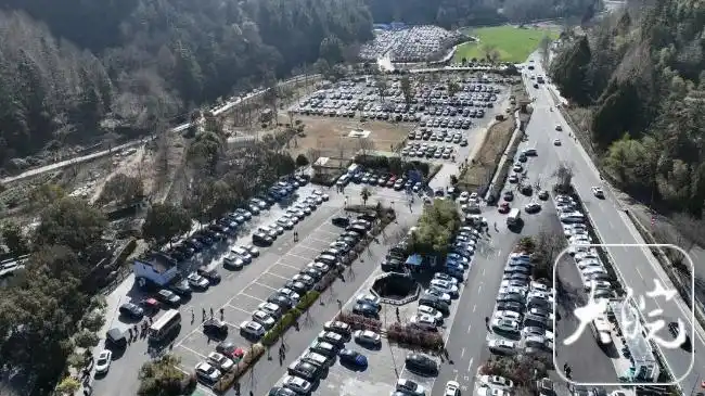 正月初三，黄山风景区接待游客29620人