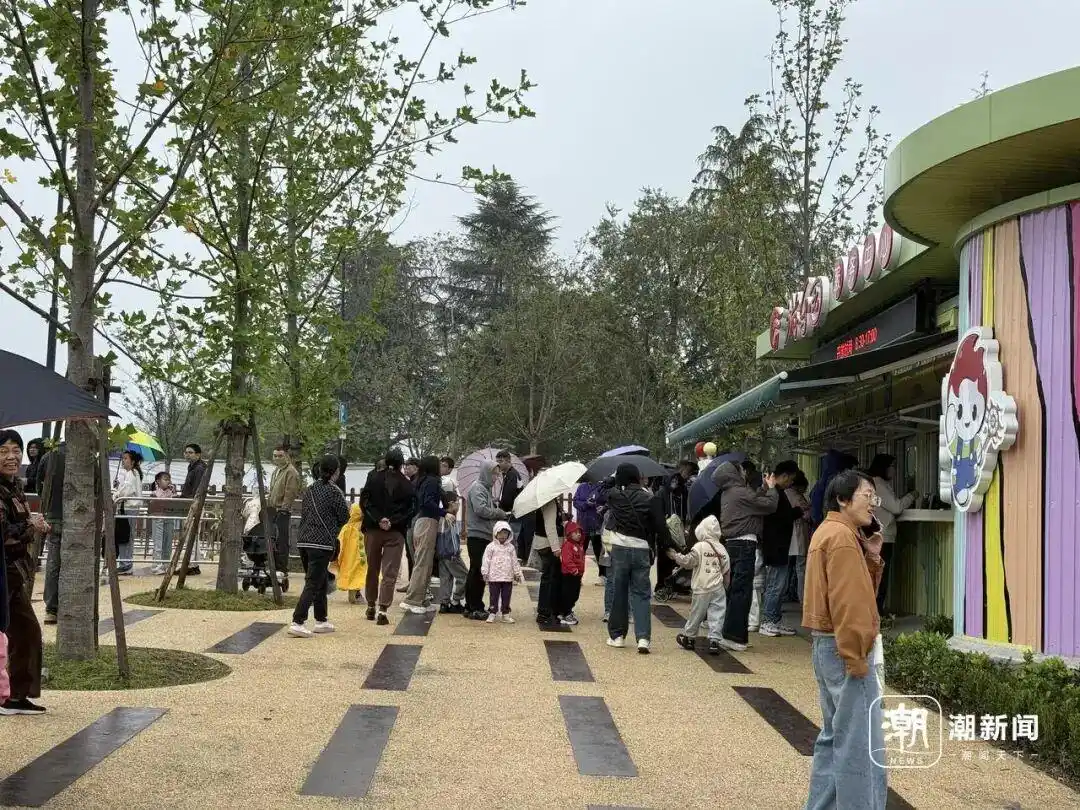 一早赶来，雨中排队40分钟也值！杭州这个新开乐园太火爆，50元玩到爽
