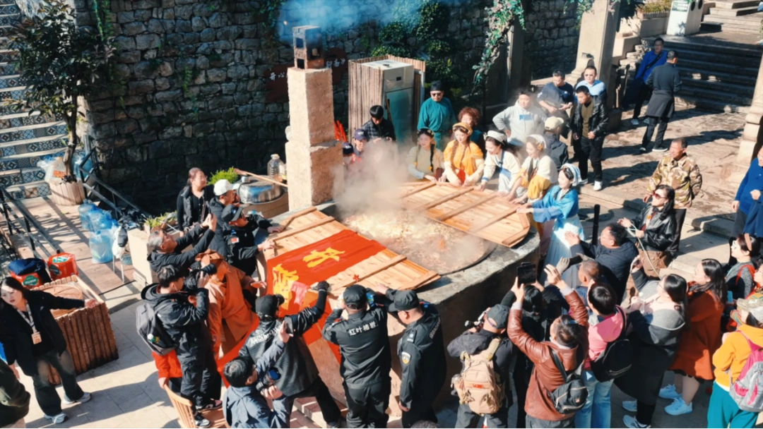 红叶柿岩荣膺中国“50赏秋景点”，本月启动浪漫初冬游