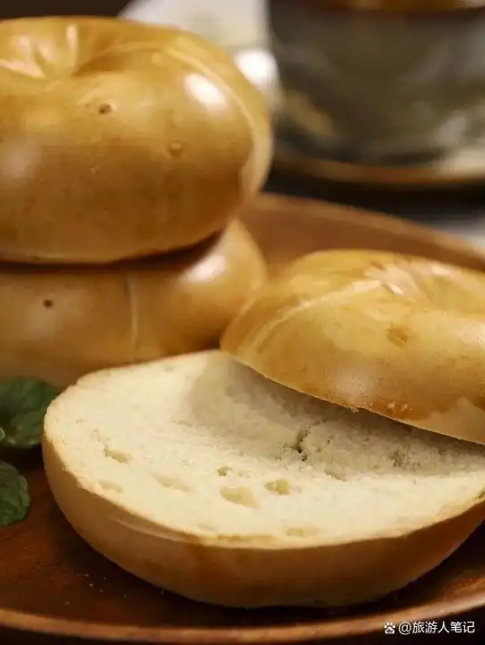 一块面包里的两个世界：法国面，美国面包，4种原料与30种添加剂的对话