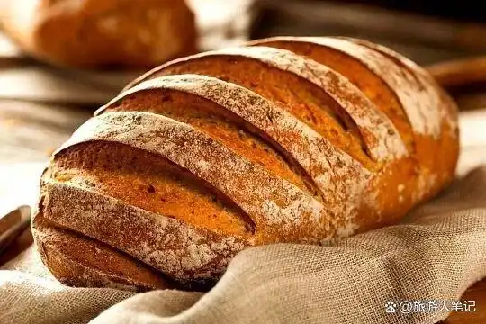 一块面包里的两个世界：法国面，美国面包，4种原料与30种添加剂的对话