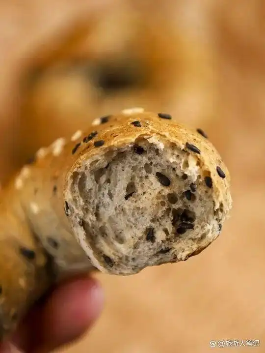 一块面包里的两个世界：法国面，美国面包，4种原料与30种添加剂的对话