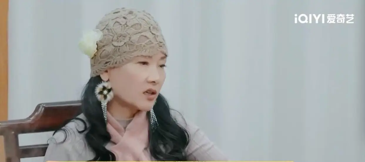 陪玩陪睡根本不够！集体开嫖、目无王法、舔手指，阴暗面藏不住了