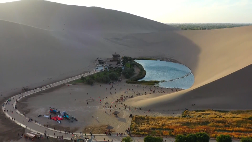 鸣沙山月牙泉冬春连续四月门票半价邀客畅游