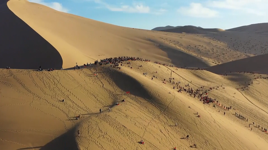 鸣沙山月牙泉冬春连续四月门票半价邀客畅游