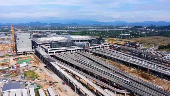 子弹时刻！这趟列车带你去往三座高铁新站