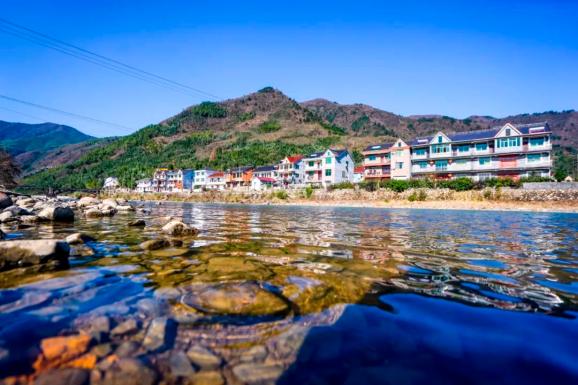 子弹时刻！这趟列车带你去往三座高铁新站