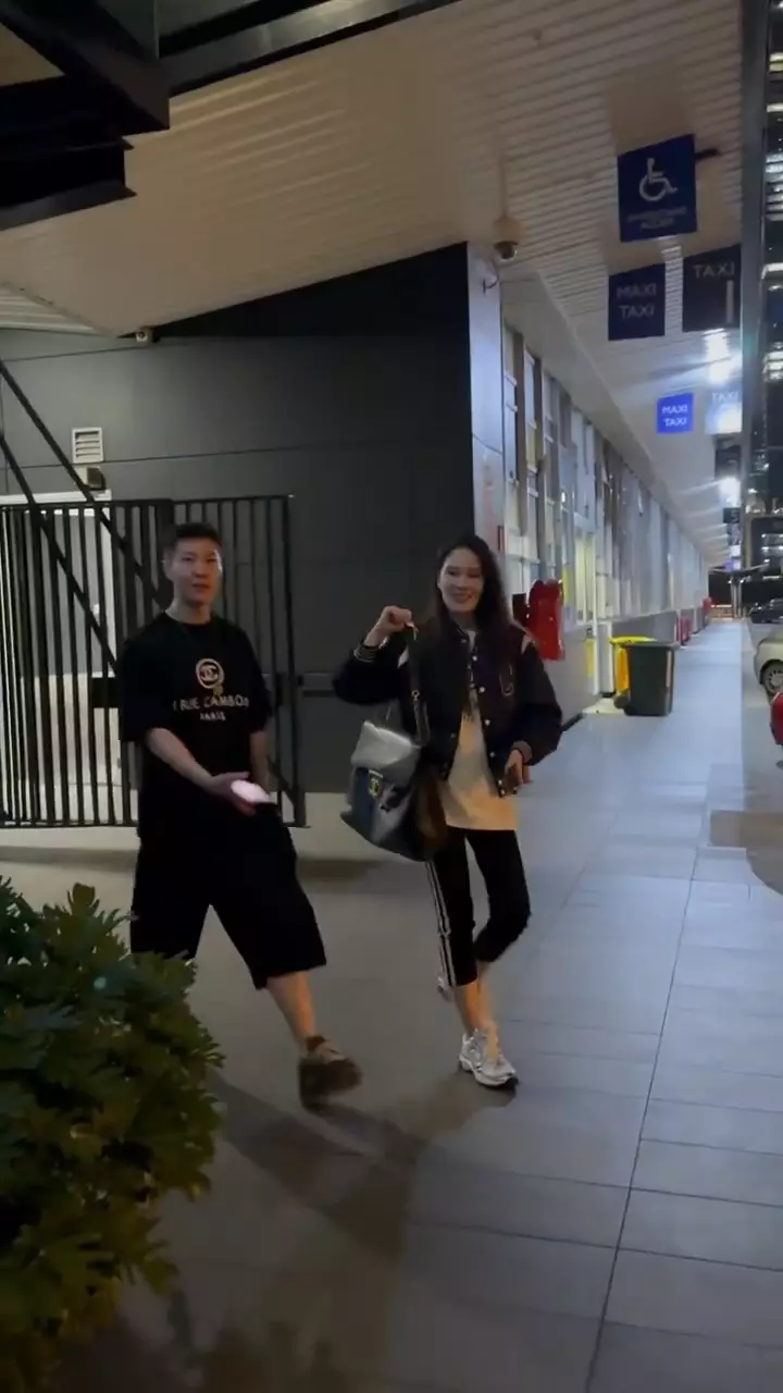 赵本山女儿球球澳洲度蜜月超奢华，坐10万元头等舱，享米其林大餐