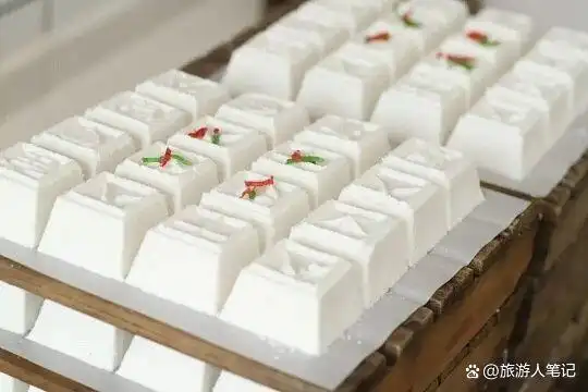 带你领略上海最具代表性的十种糕点，看看哪种最能体现这座城市的地方特色