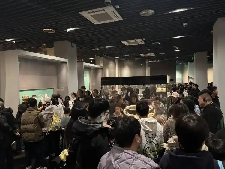 秋假带火淡季旅游市场，多地景区齐发门票约满公告