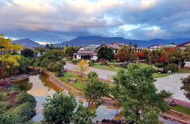 “公交+文旅”，雪山古城丽江的公交突围之路｜一线调研