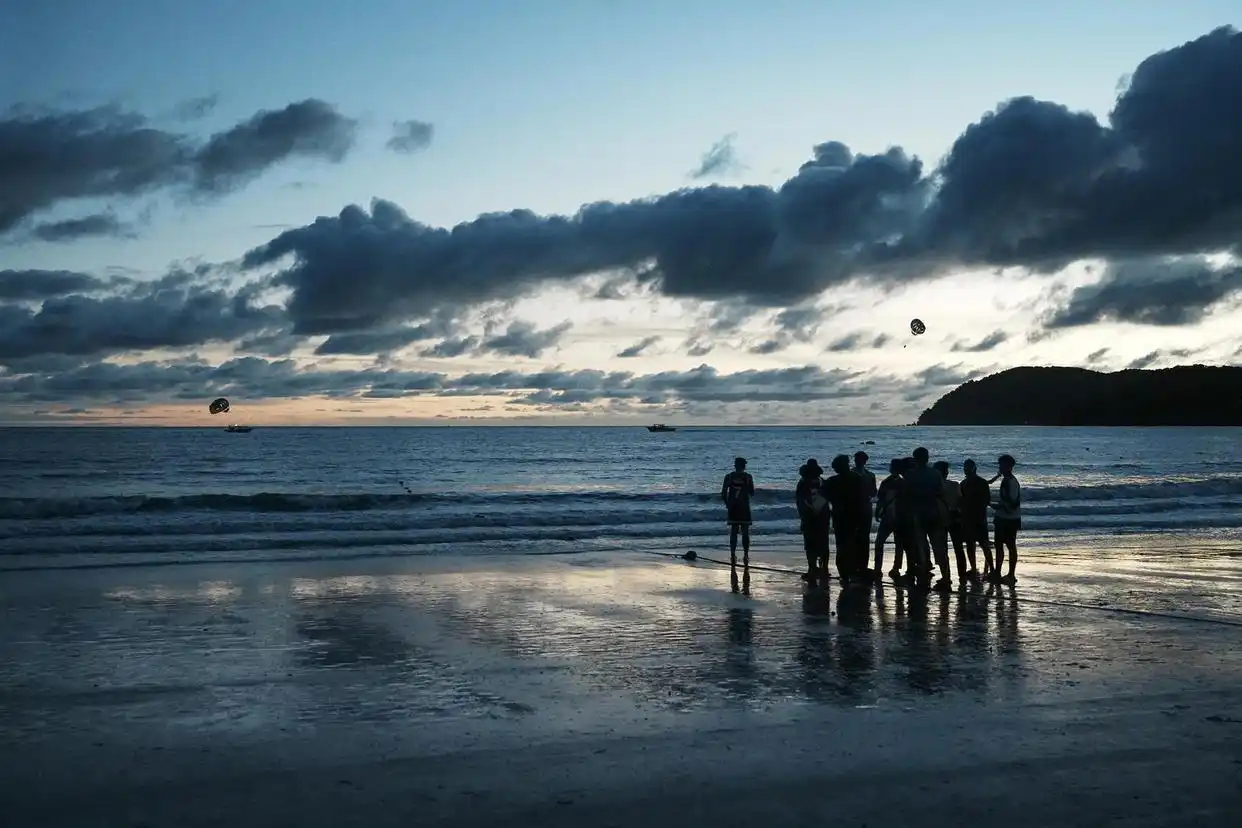 中国新加坡将互免签证，新加坡酒店搜索量增4倍，出境游“说走就走”