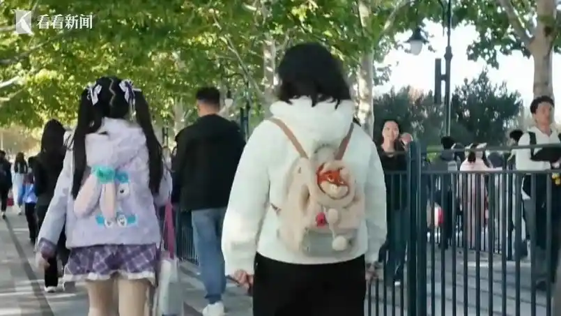 上海迪士尼爆了！排队100分钟，门票售罄！首个秋假拉爆消费
