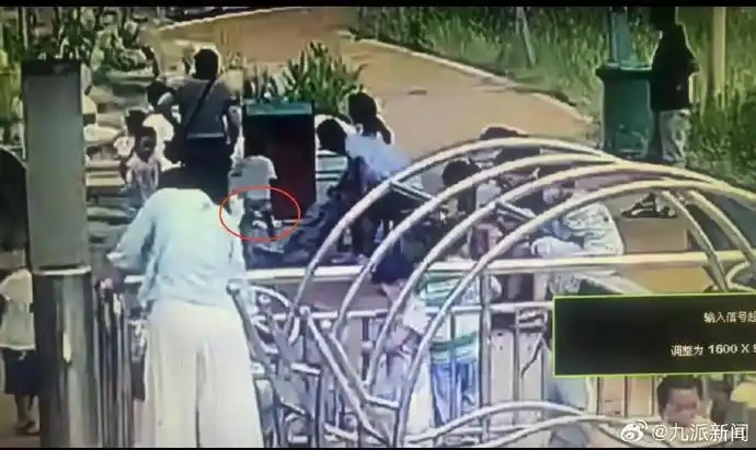 女子称5岁女儿在游乐园触电晕倒，游乐园否认：设备无漏电