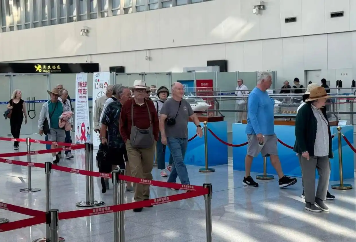 “招商伊敦”号8次访青圆满收官 5000名国际游客嗨游青岛