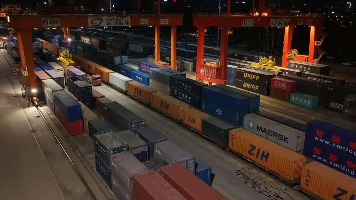 国铁集团郑州局开行首列 全程时刻表中欧班列（郑州-汉堡）