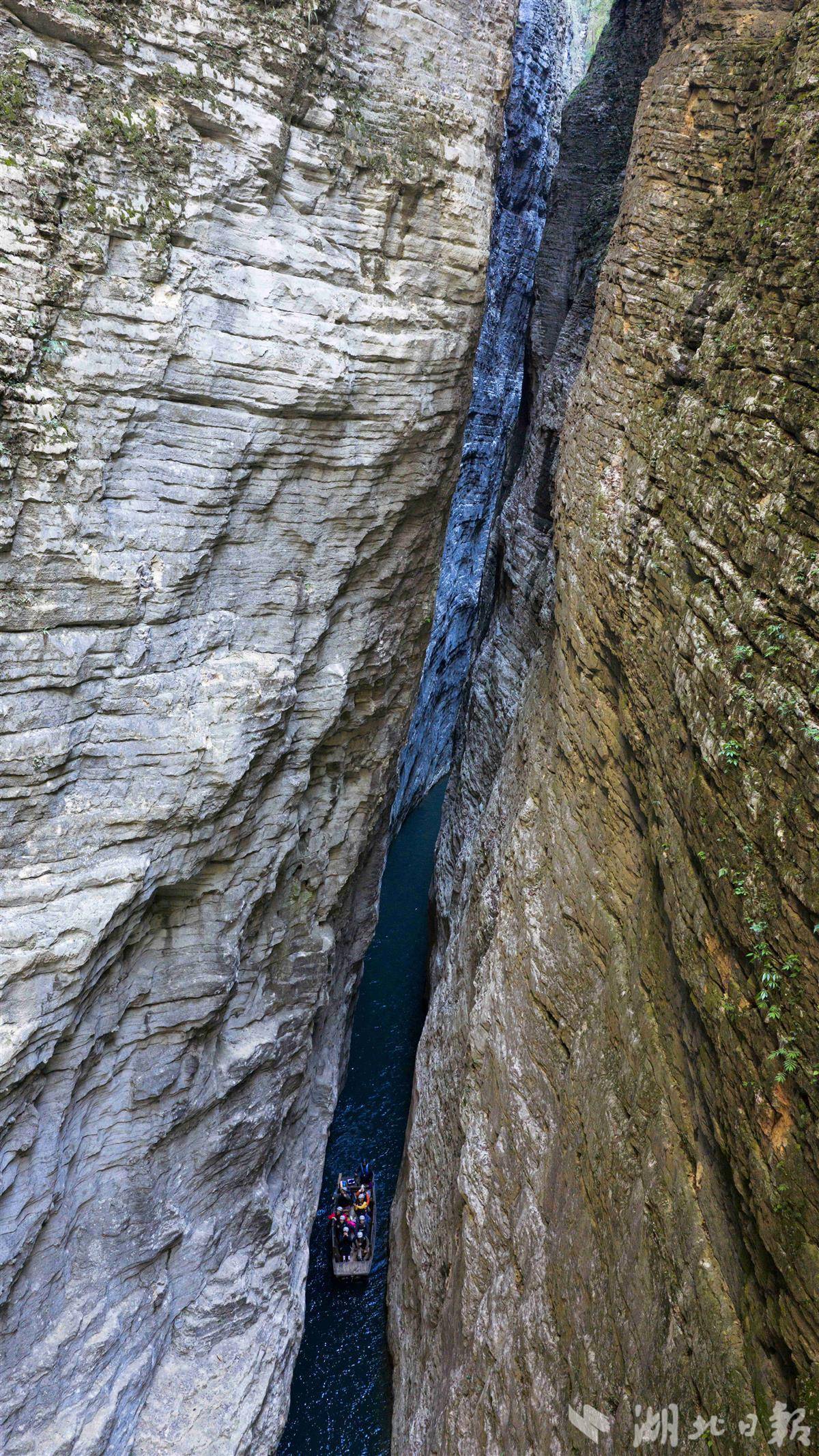 300余自驾游爱好者走进“中国最美水域”屏山
