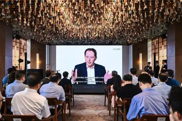 DFS迪斐世亚龙湾项目在三亚市政府的支持和见证下成功签约