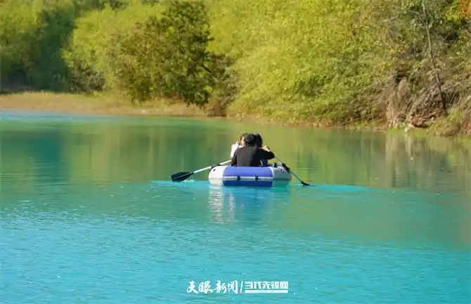 不用AI滤镜！凯里西王湖凭“九寨沟”同款实景吸睛引客