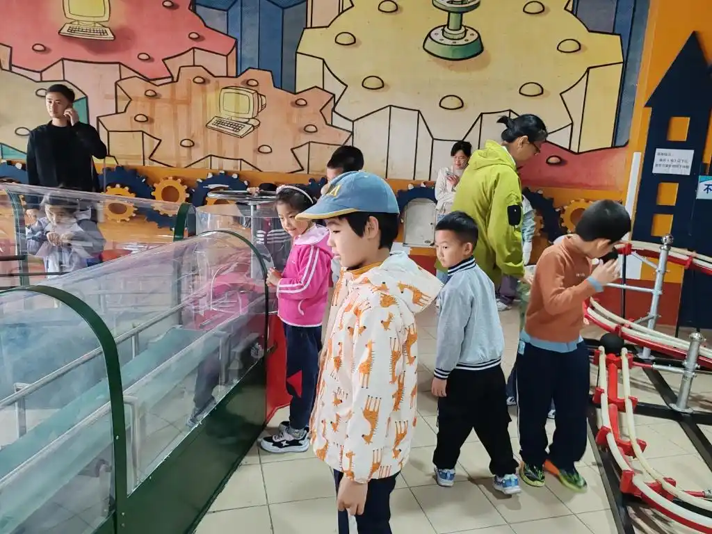 陪学陪玩家长，周末真够忙！