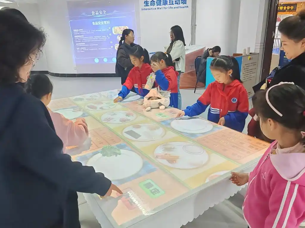 陪学陪玩家长，周末真够忙！