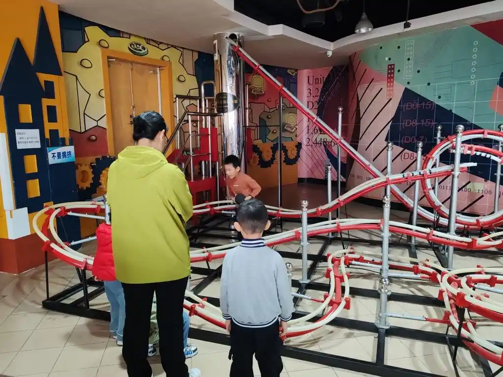 陪学陪玩家长，周末真够忙！