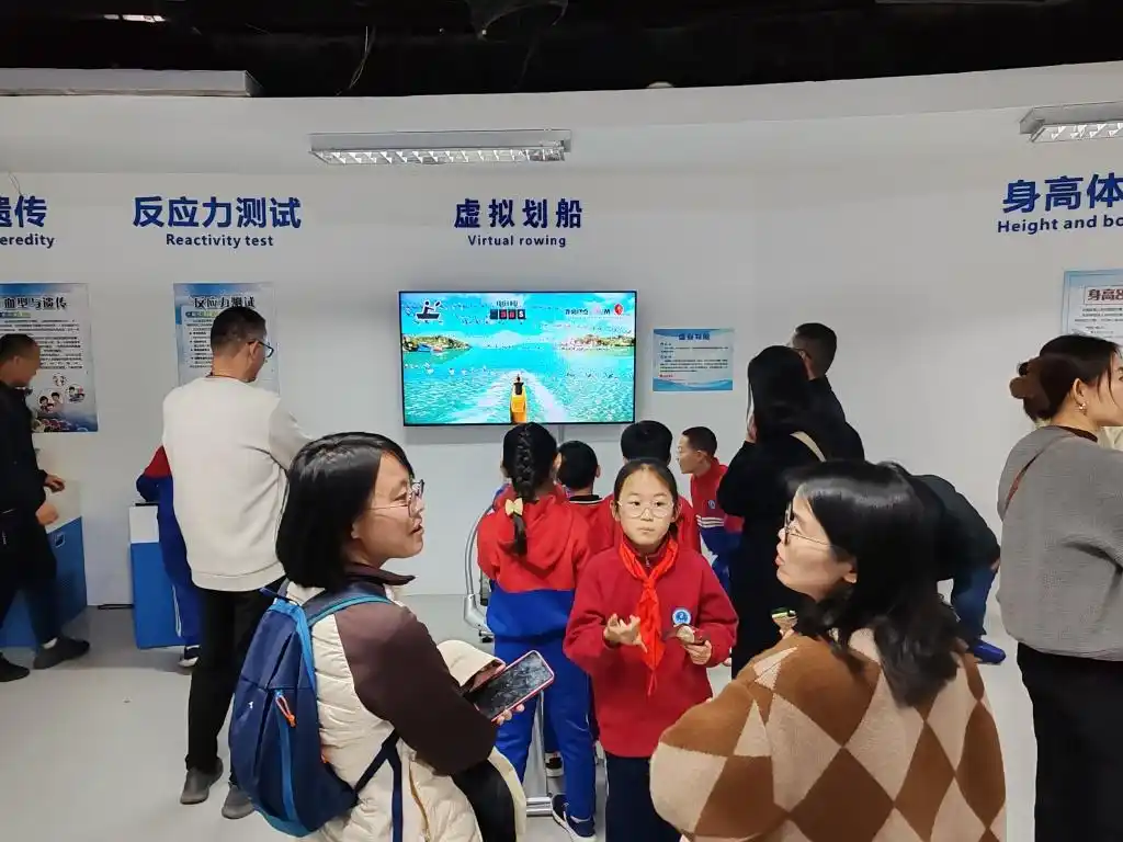 陪学陪玩家长，周末真够忙！