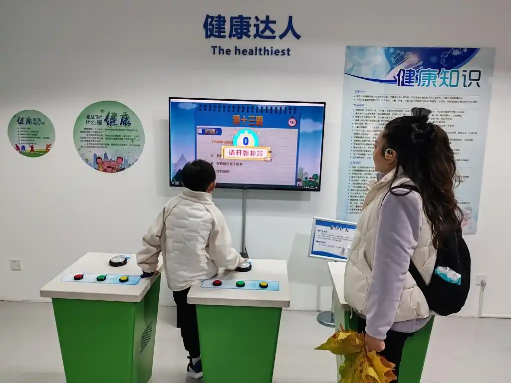 陪学陪玩家长，周末真够忙！