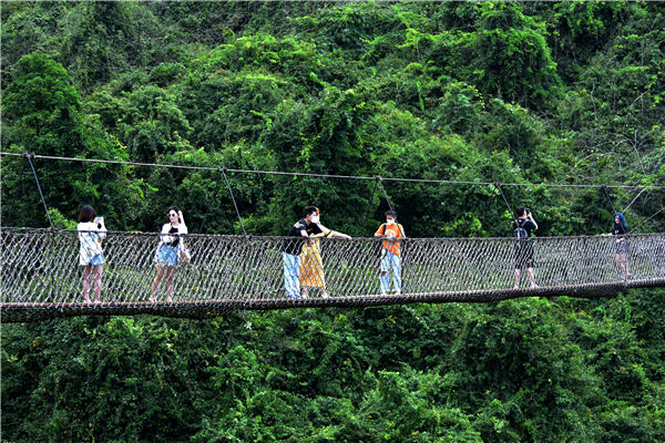 旅游景区明显苏复 三亚亚龙湾热带天堂景区人气逐步上升