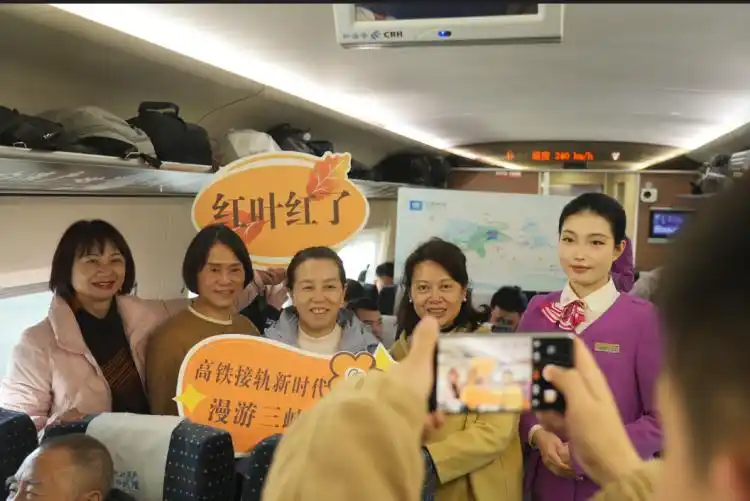 周末去巫山看红叶！铁路部门将加开9列高峰线及周末线
