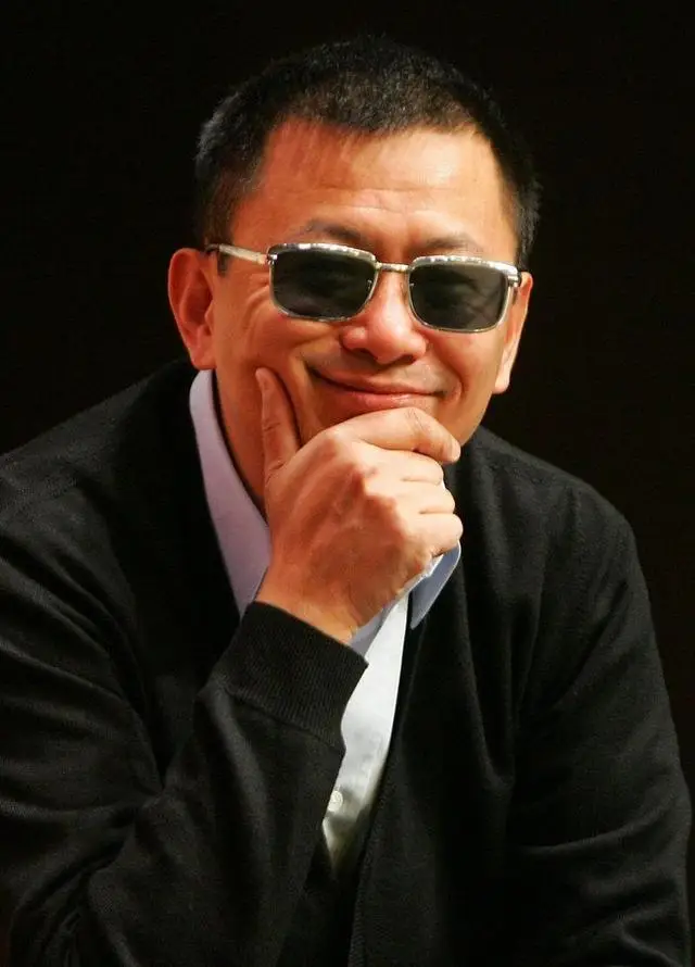 陪玩陪睡已过时！拳头塞嘴、集体开嫖、戚薇遭殃，阴暗面彻底曝光