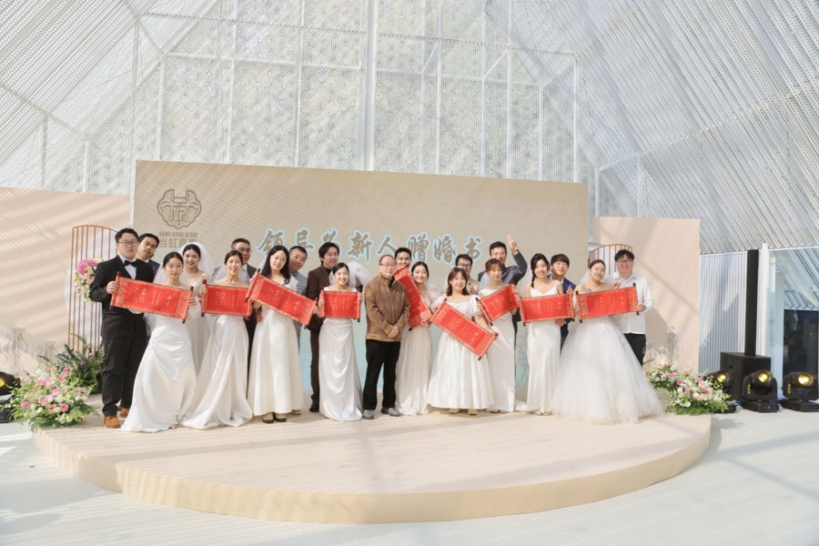 这个“甜蜜地标”又上新，领证的他们说“继续相信爱情”