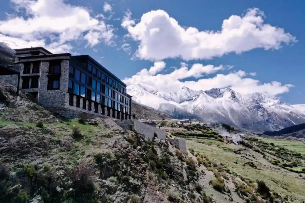 “五一”西藏自由行？川藏线首次迎来250kW超充桩