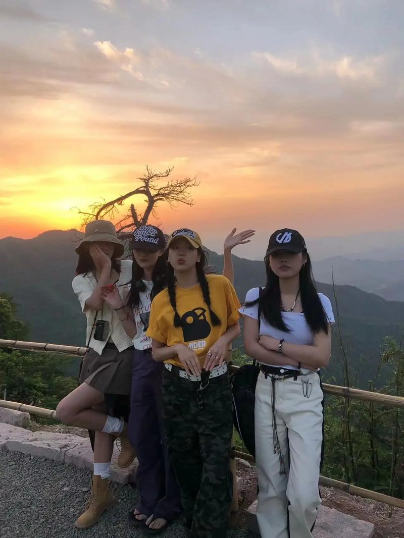 00后的跟团游：不用早起、有跟拍，同龄人旅行团氛围轻松
