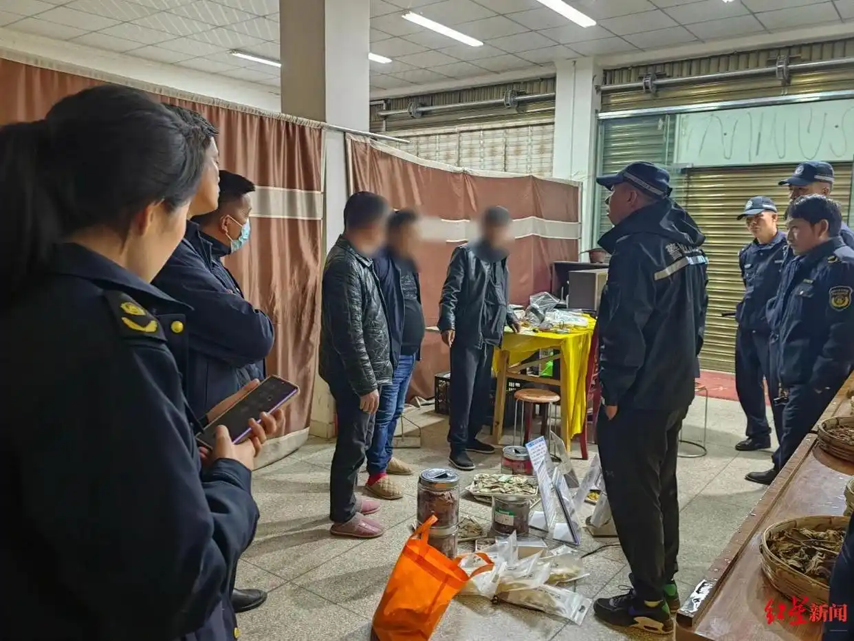 游客跟团去泸沽湖旅游，途中被强迫购买5900元药材 警方：5名嫌疑人被刑拘